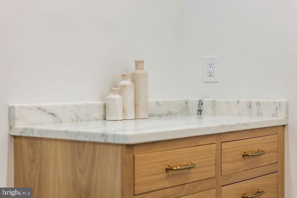 2460 ONTARIO ROAD NW