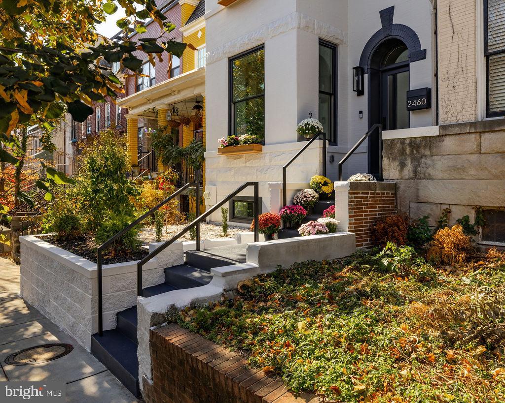 2460 ONTARIO ROAD NW