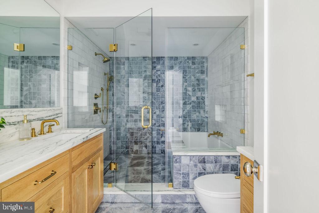 2460 ONTARIO ROAD NW