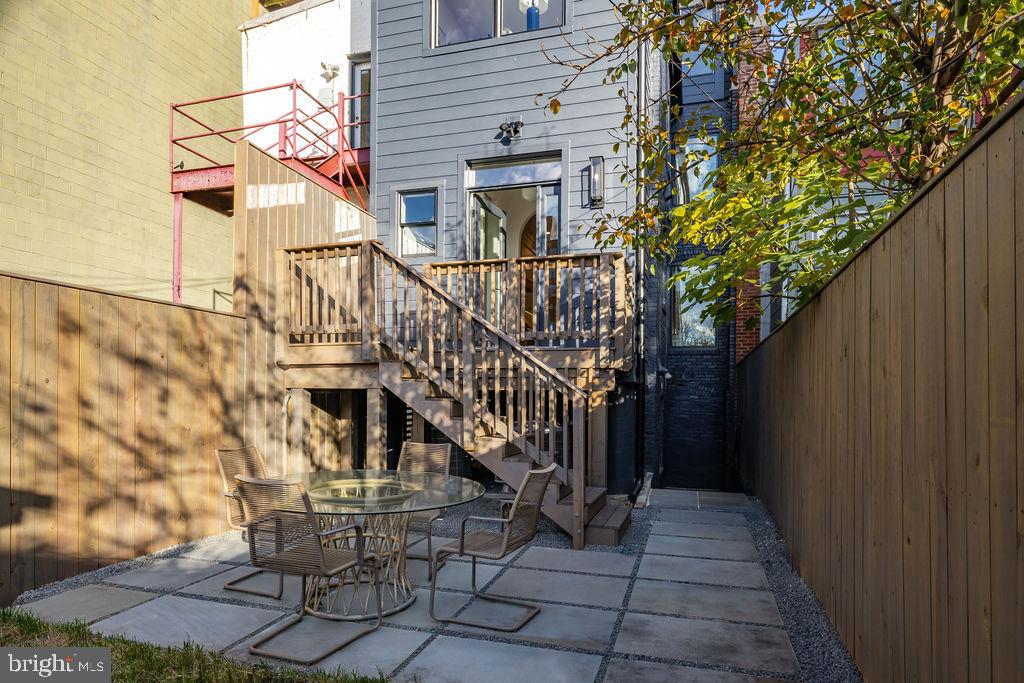 2460 ONTARIO ROAD NW