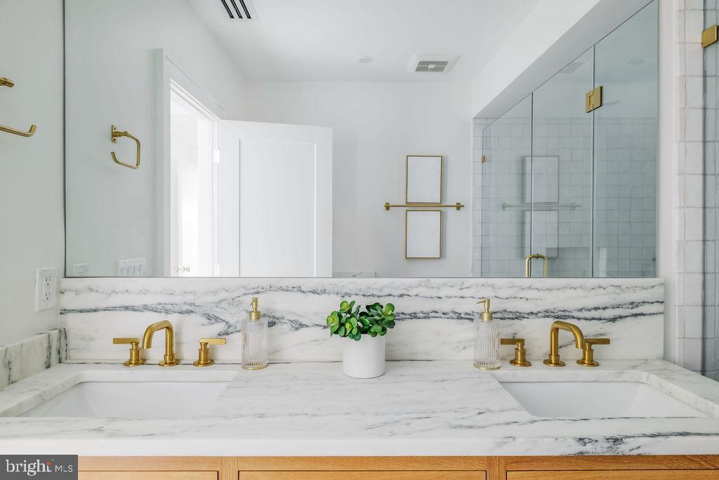 2460 ONTARIO ROAD NW