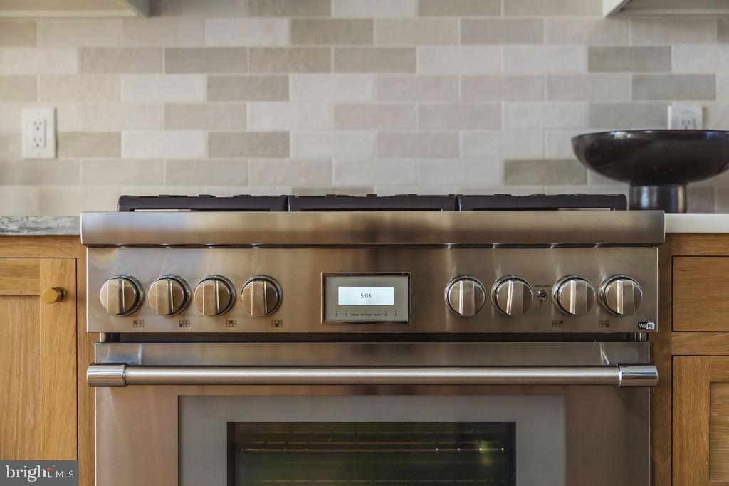 2460 ONTARIO ROAD NW