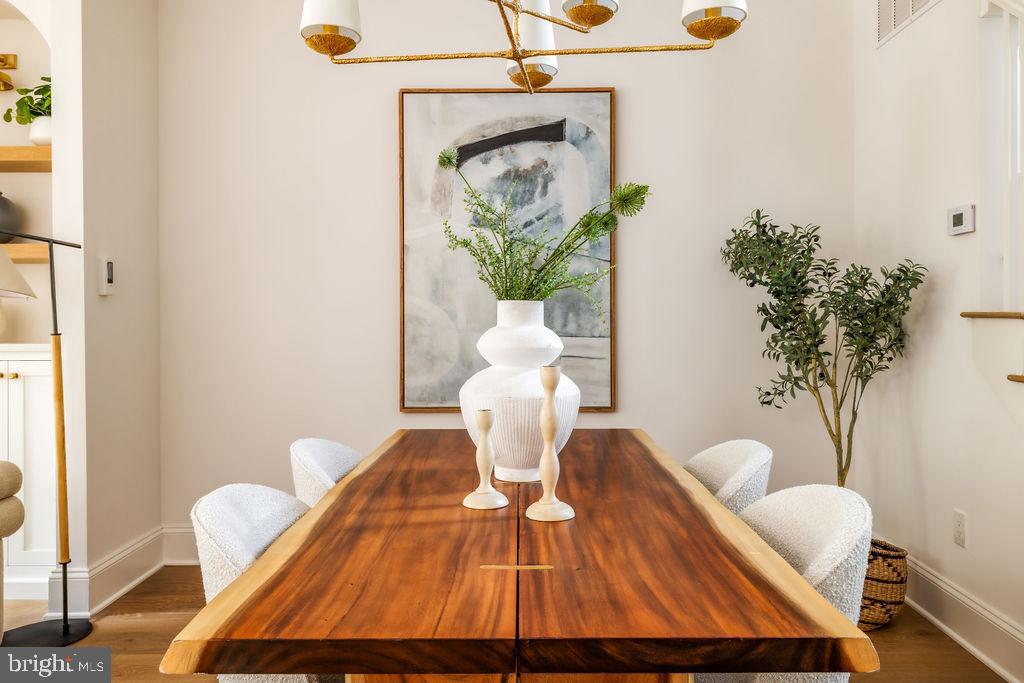 2460 ONTARIO ROAD NW