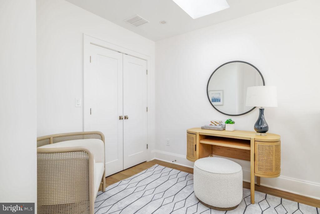 2460 ONTARIO ROAD NW