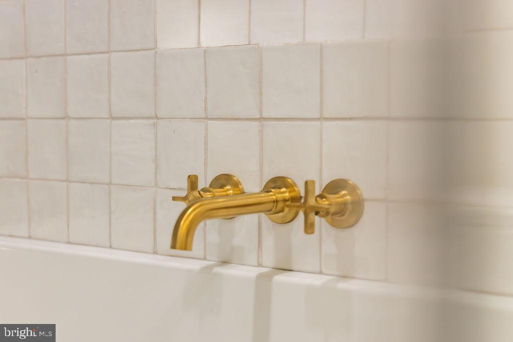 2460 ONTARIO ROAD NW