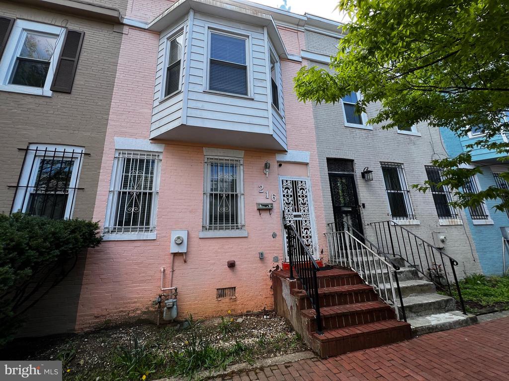 216 BATES STREET NW