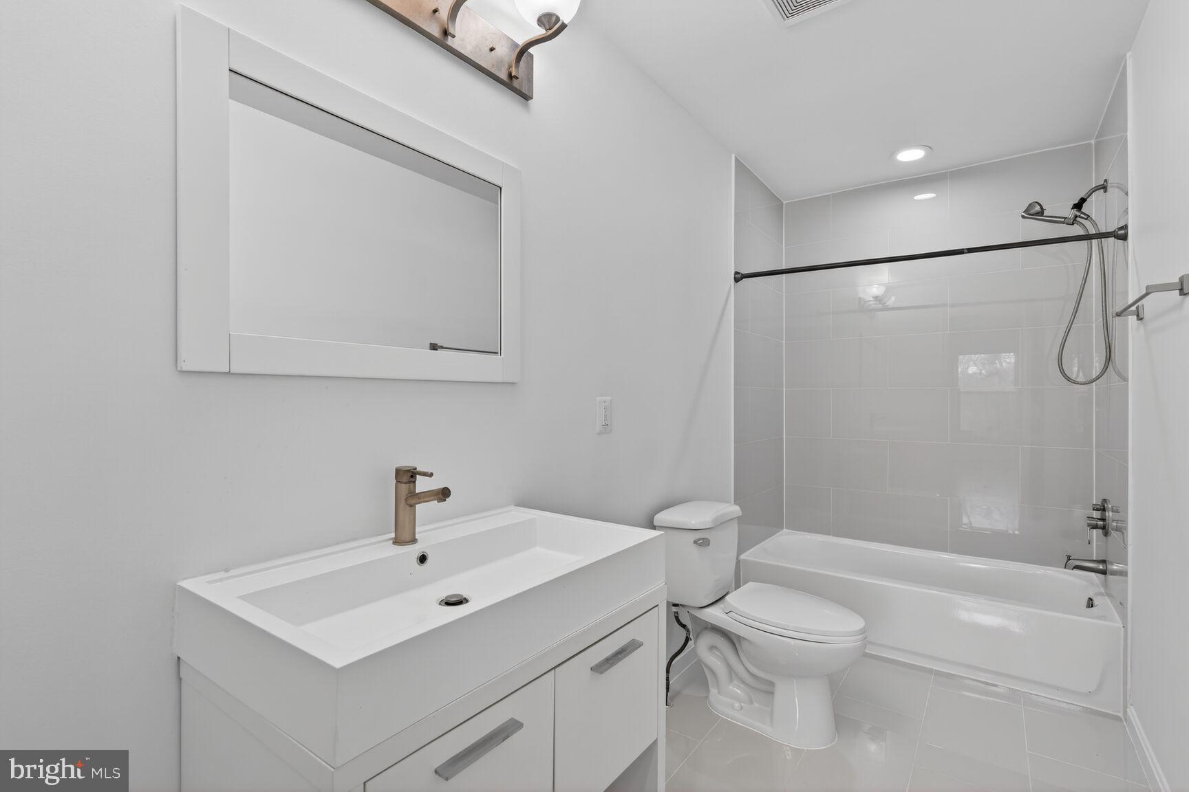 1242 ANACOSTIA ROAD SE