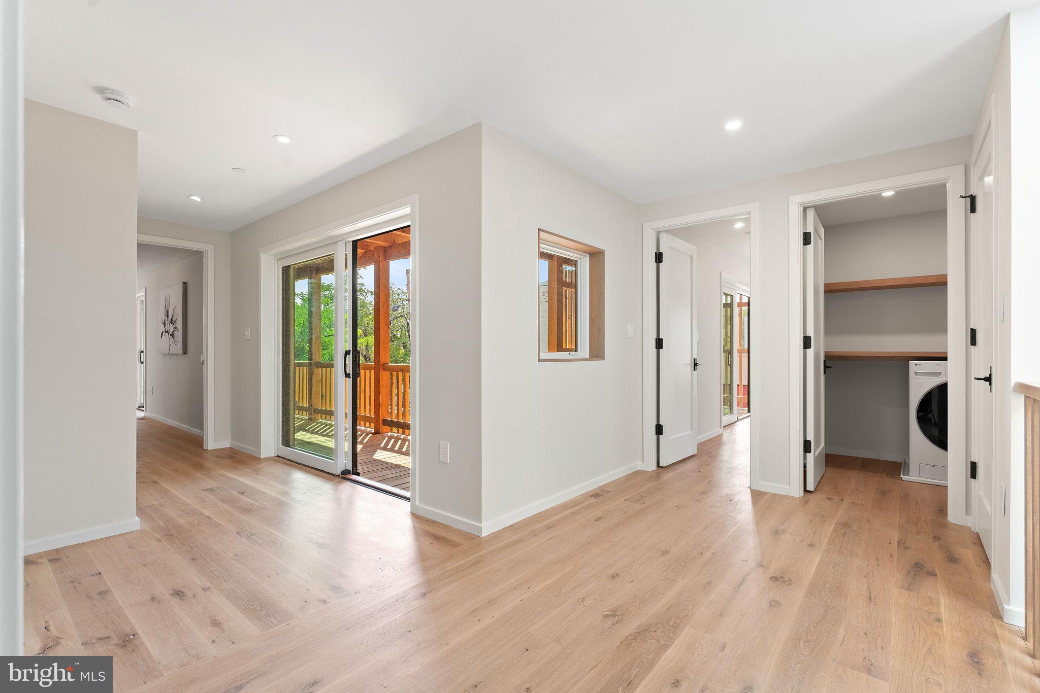 21 OVERBECK ALLEY NE