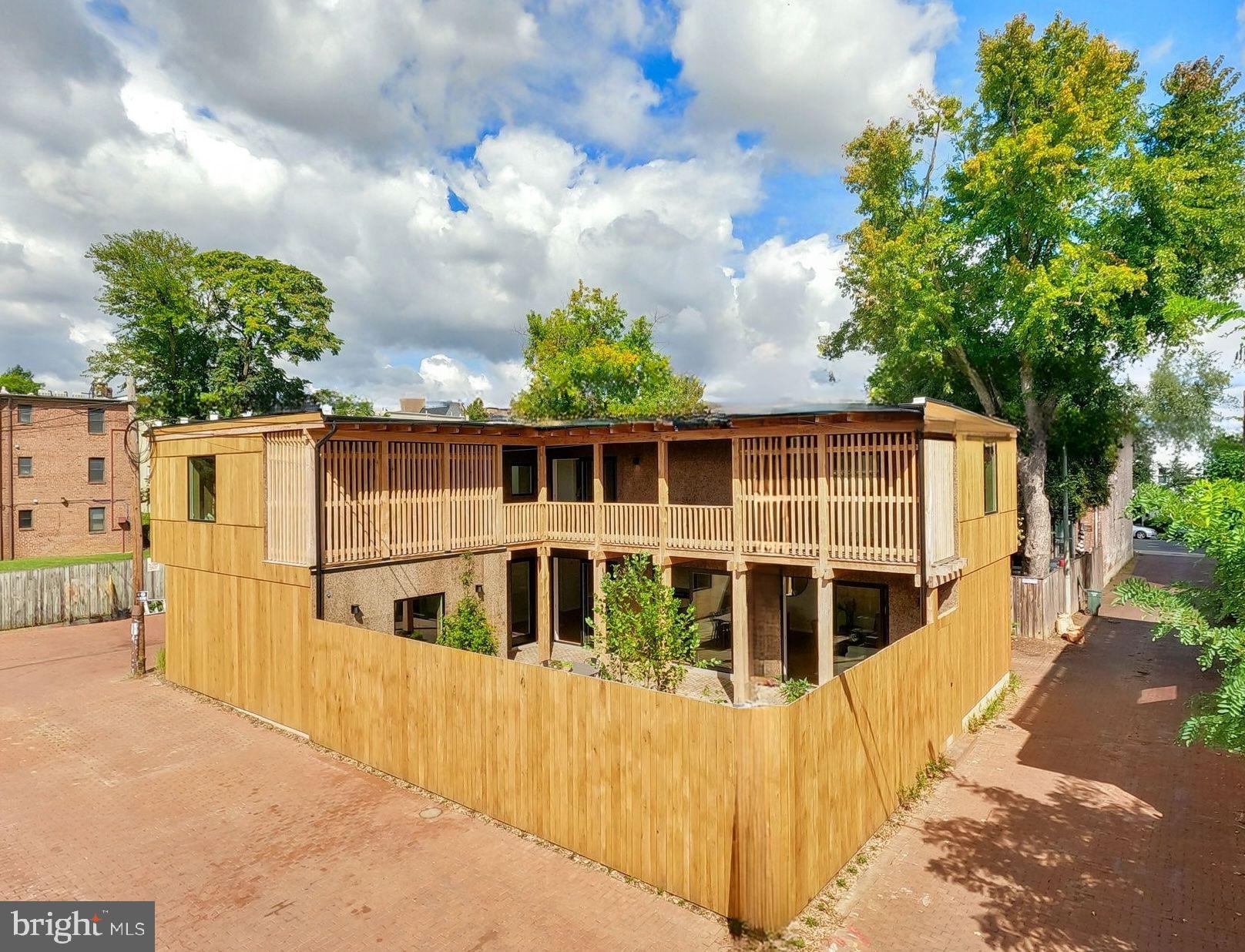 21 OVERBECK ALLEY NE