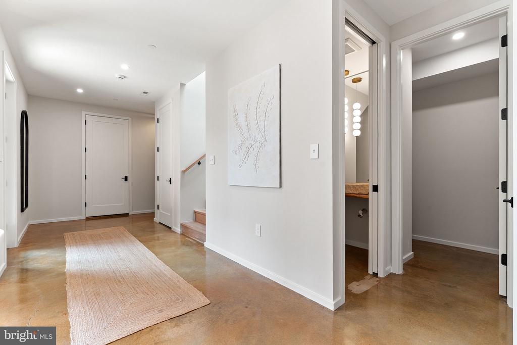 21 OVERBECK ALLEY NE