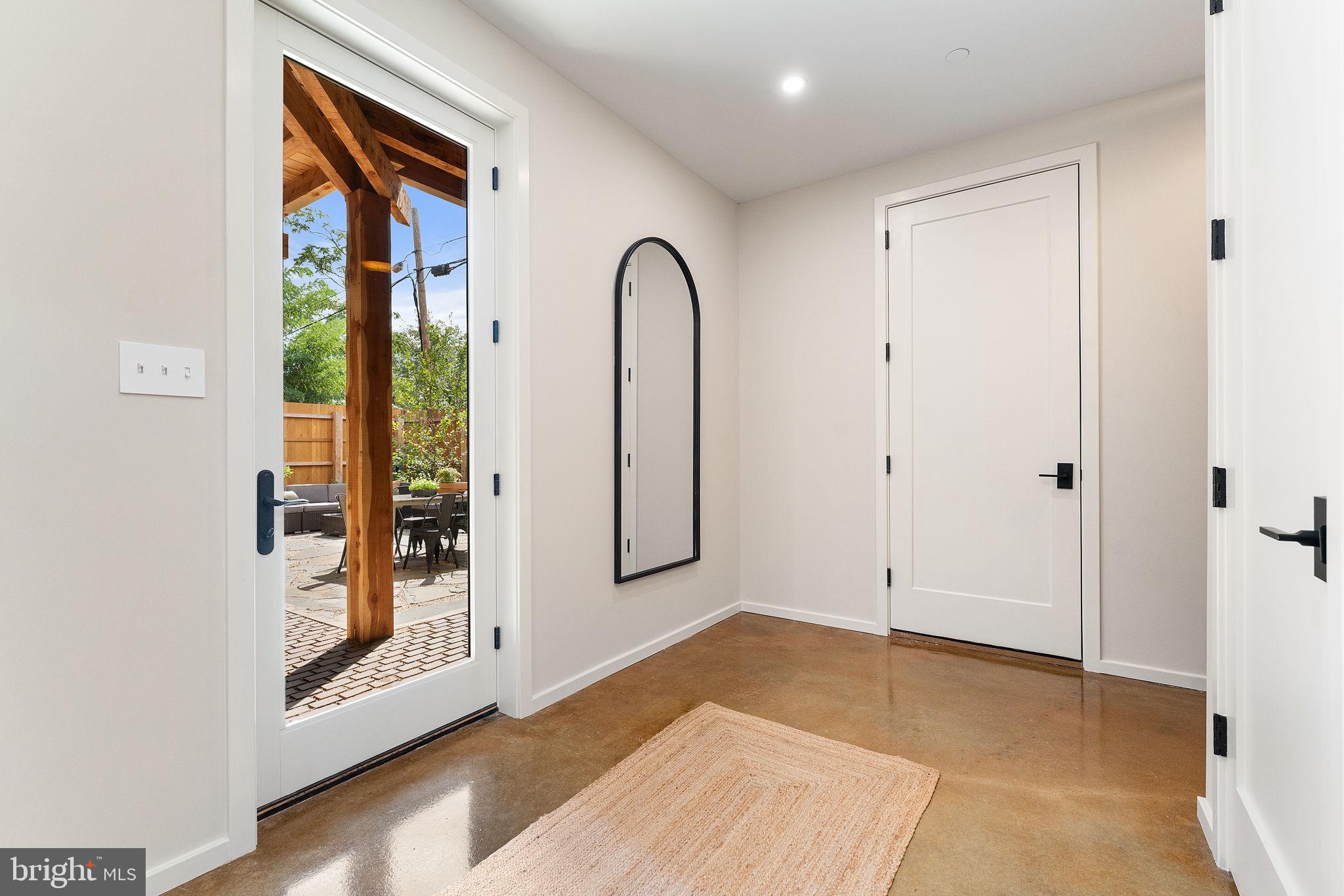 21 OVERBECK ALLEY NE