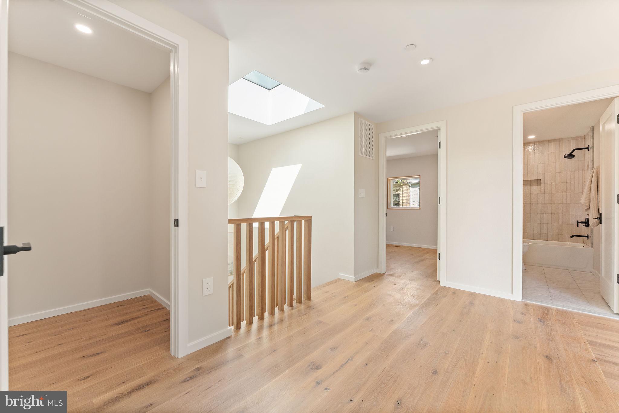 21 OVERBECK ALLEY NE