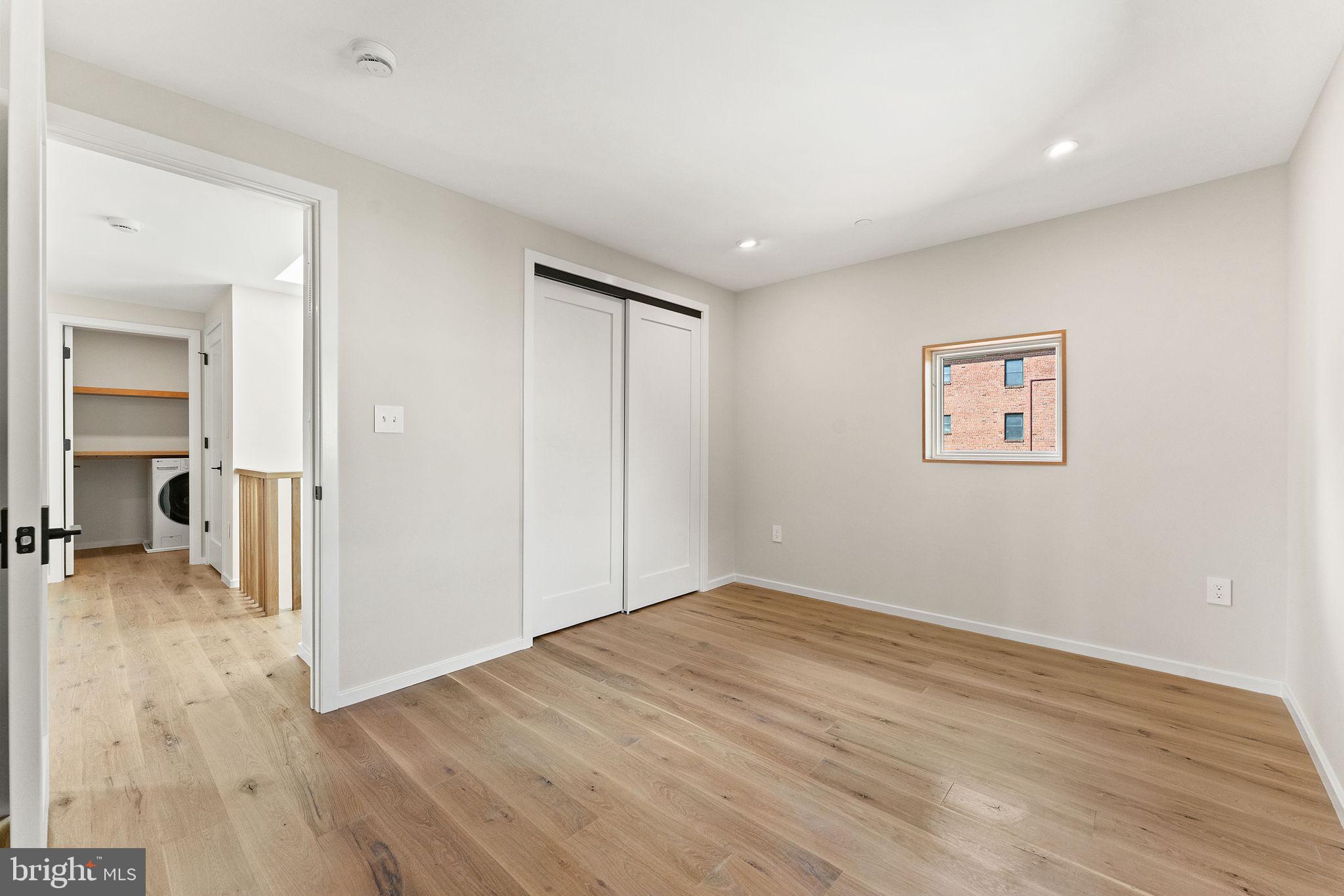 21 OVERBECK ALLEY NE