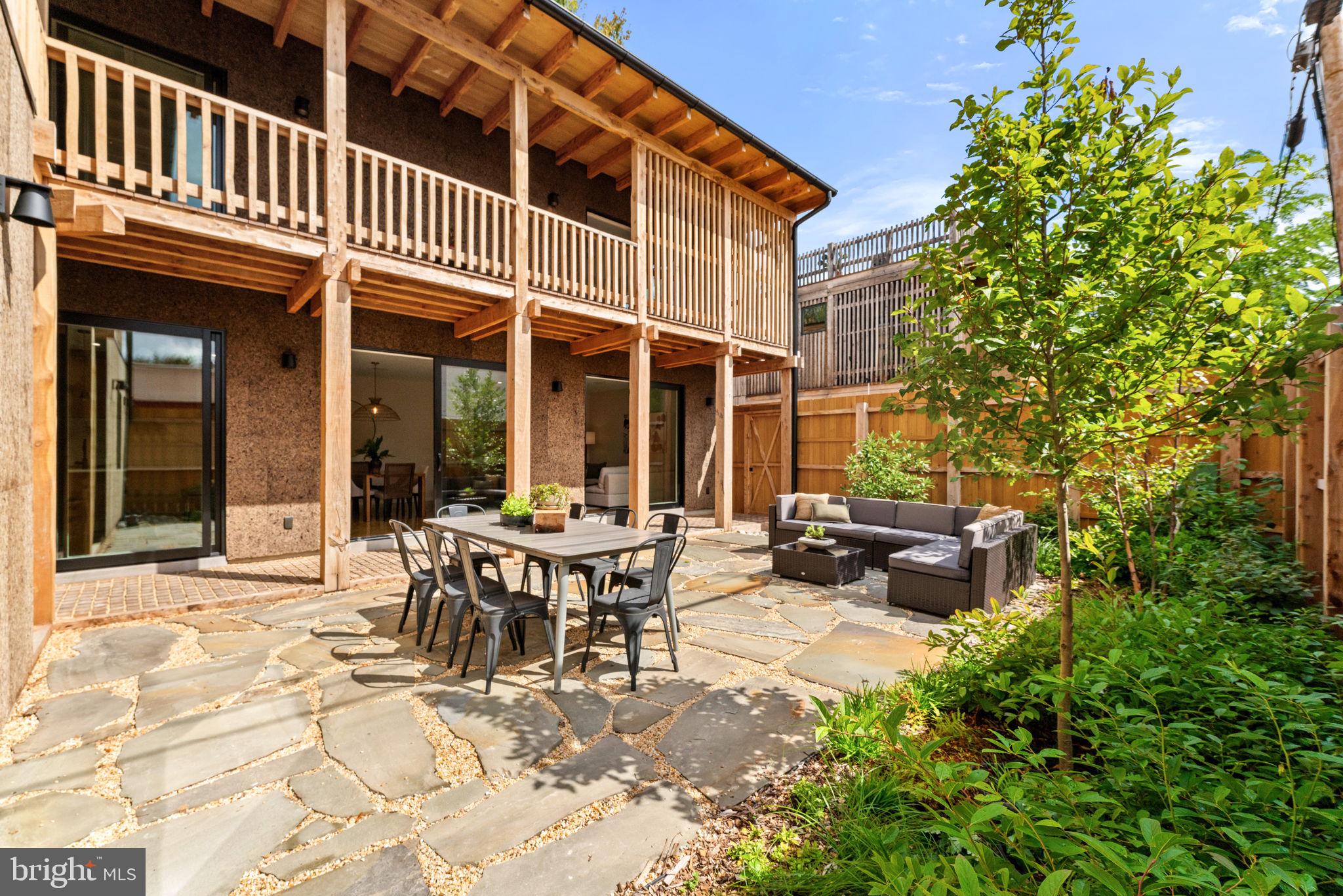 21 OVERBECK ALLEY NE