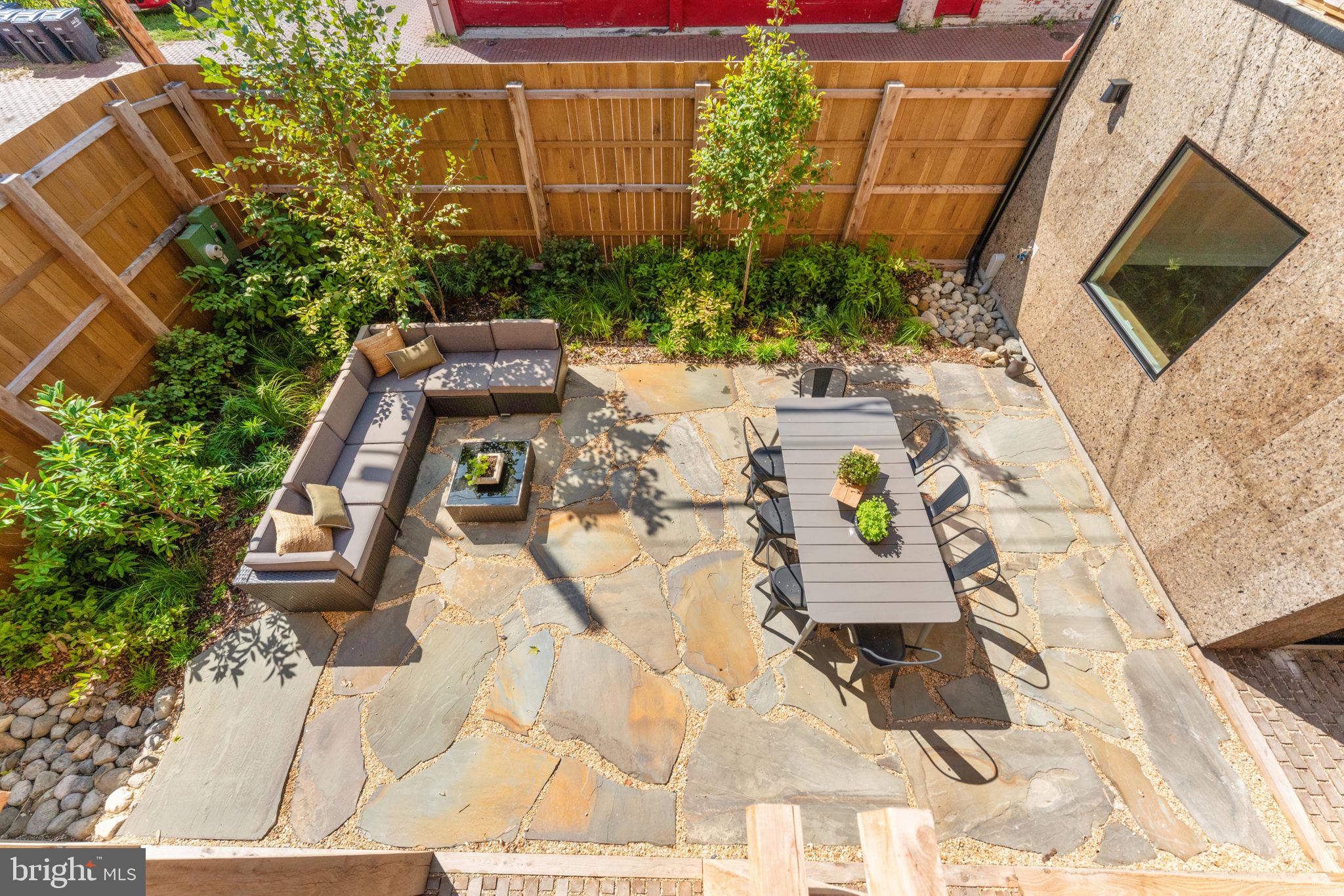 21 OVERBECK ALLEY NE