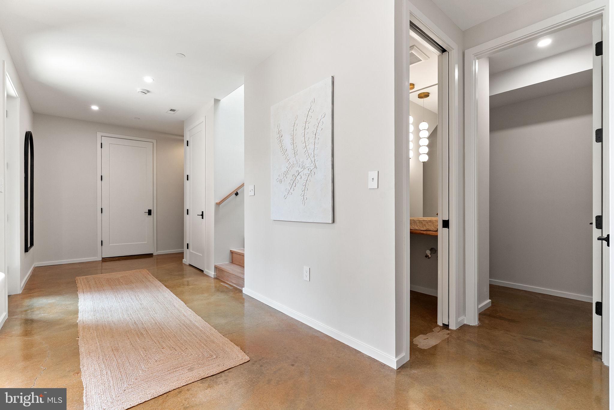 21 OVERBECK ALLEY NE