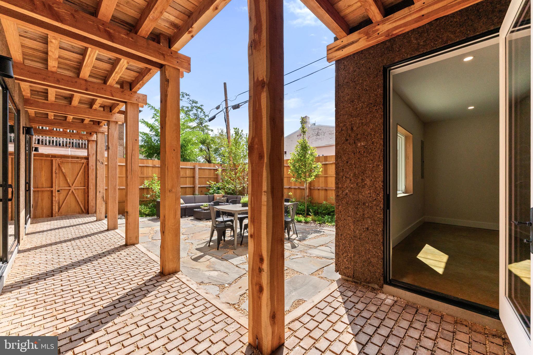 21 OVERBECK ALLEY NE