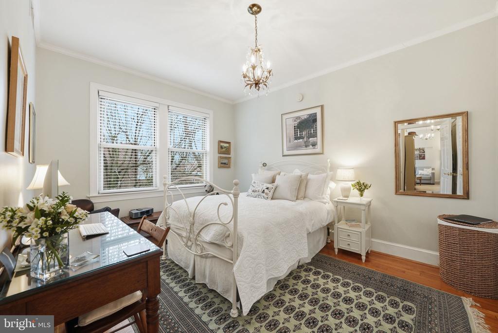 18 9TH STREET NE 307
