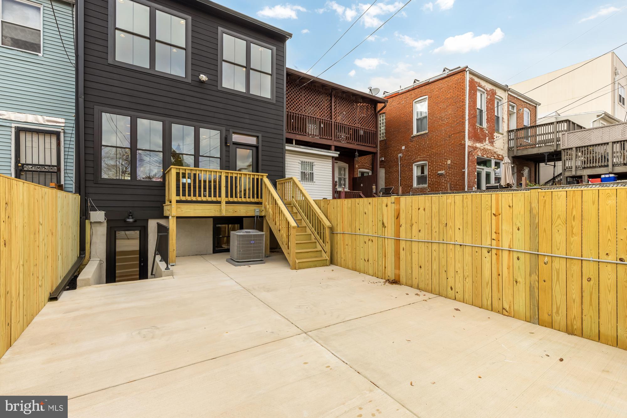 1010 I STREET NE