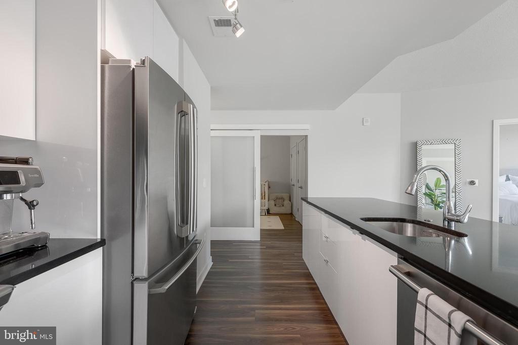 460 NEW YORK AVENUE NW Unit: 607