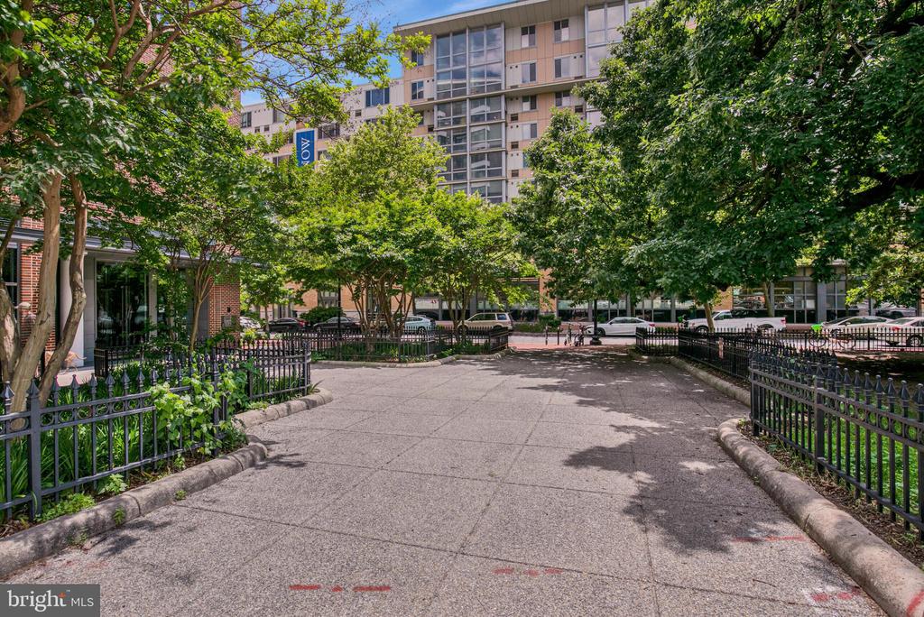 460 NEW YORK AVENUE NW Unit: 607