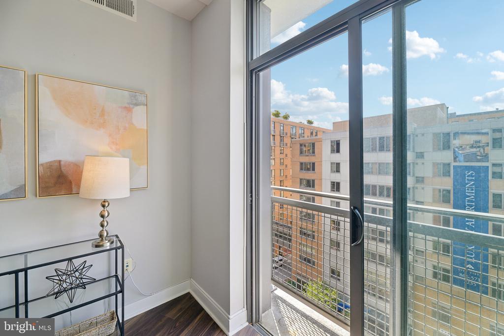 460 NEW YORK AVENUE NW Unit: 607
