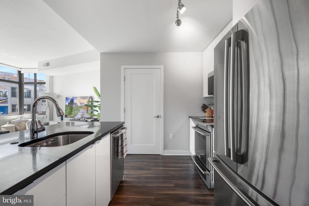 460 NEW YORK AVENUE NW Unit: 607