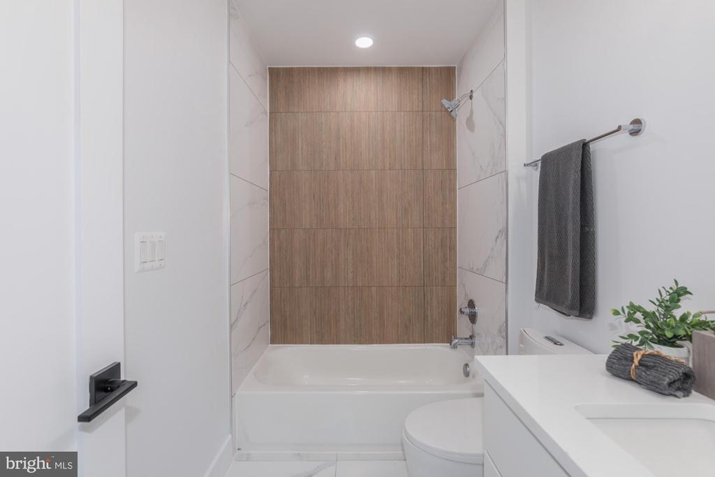 4347 HARRISON STREET NW Unit: 5