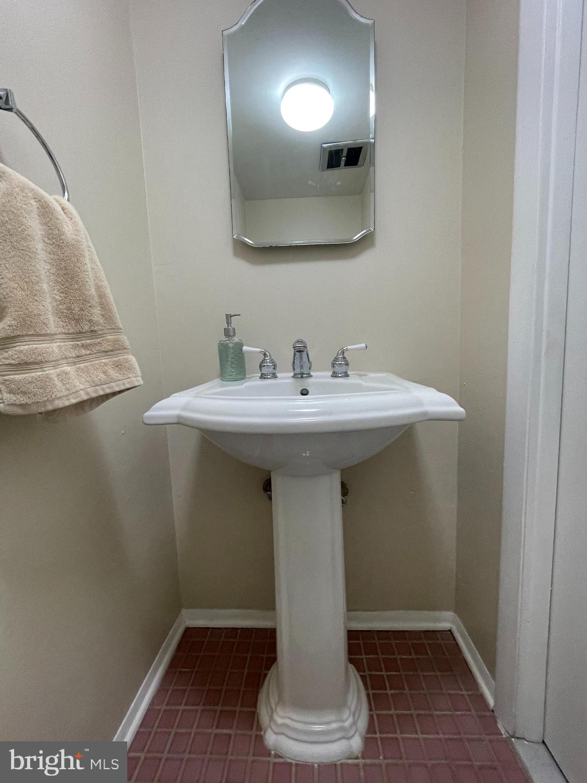 1716 Waldorf Ct