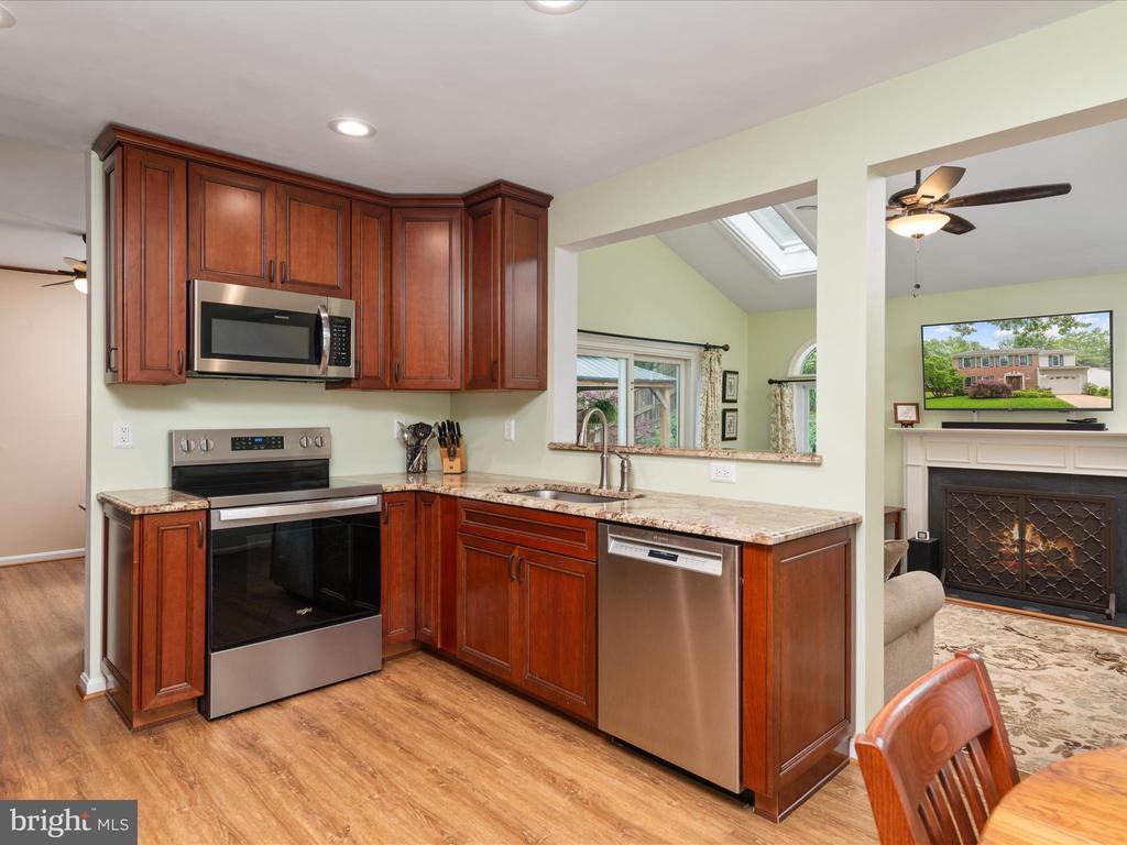 275 Tolstoy Ln