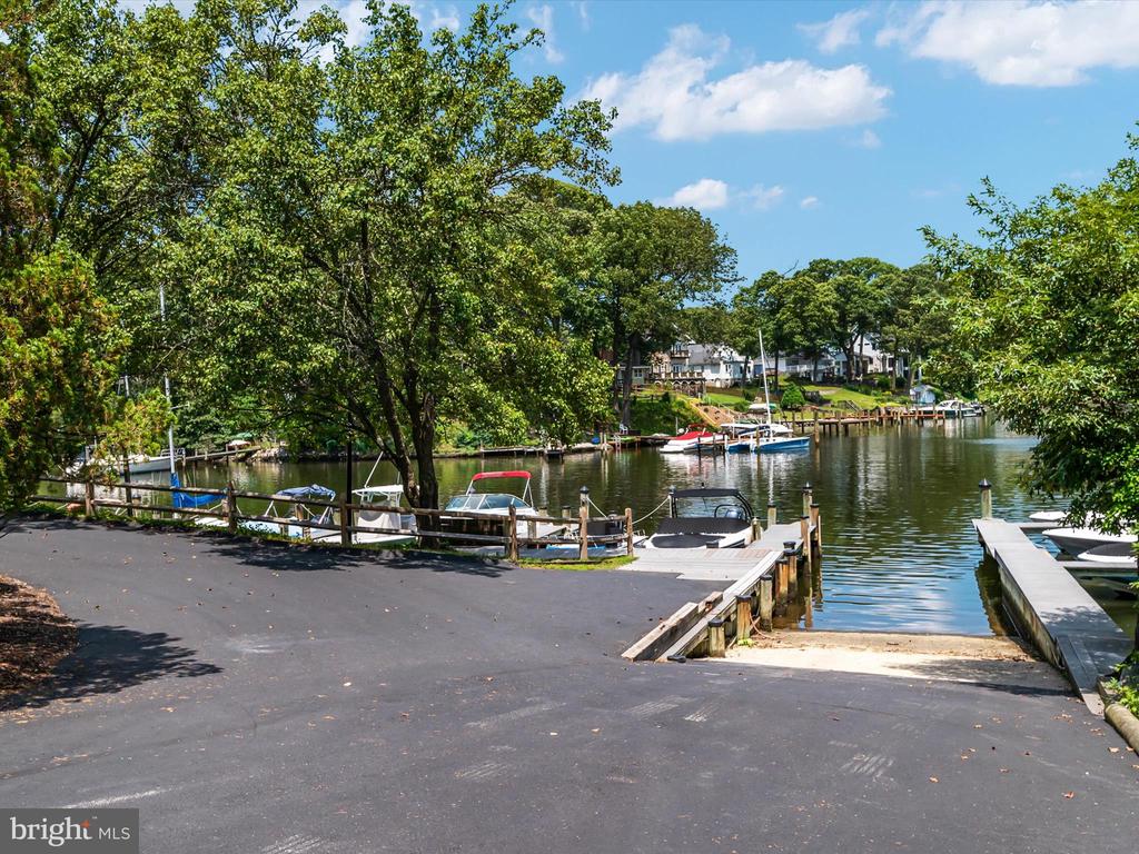 275 Tolstoy Ln