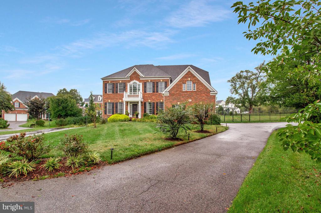 23 HUNTING COURT