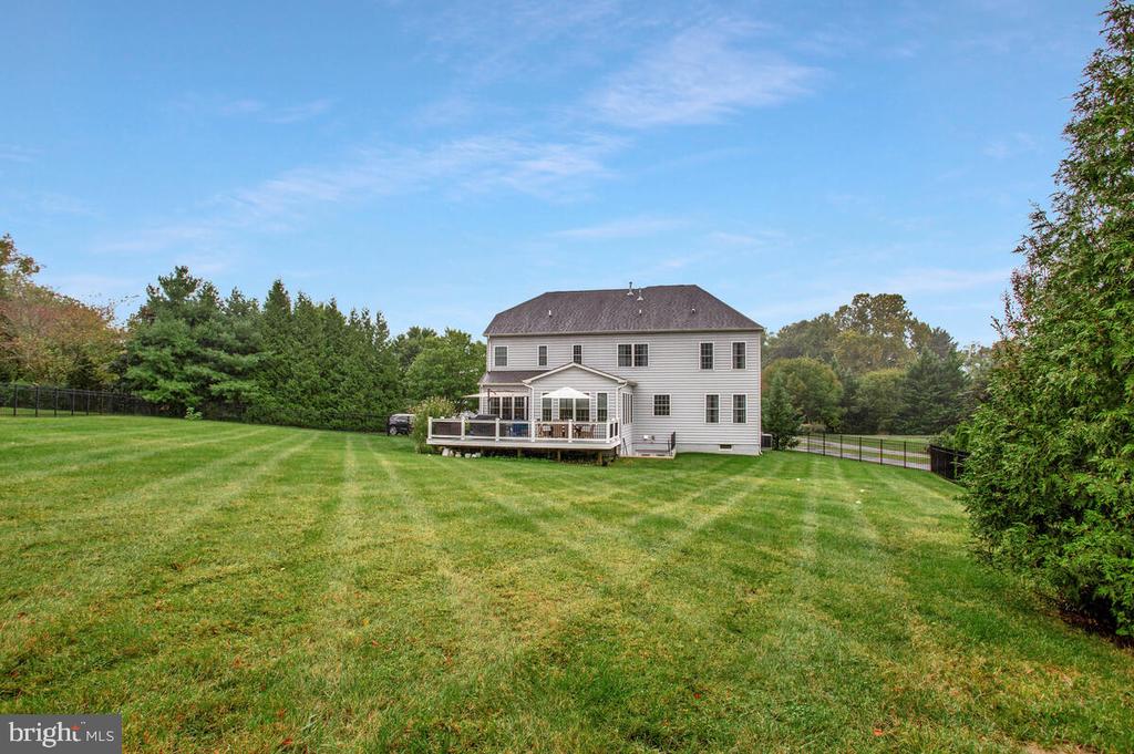 23 HUNTING COURT
