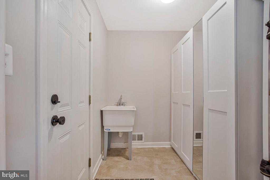 23 HUNTING COURT