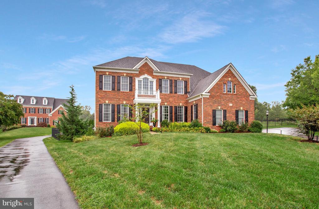23 HUNTING COURT