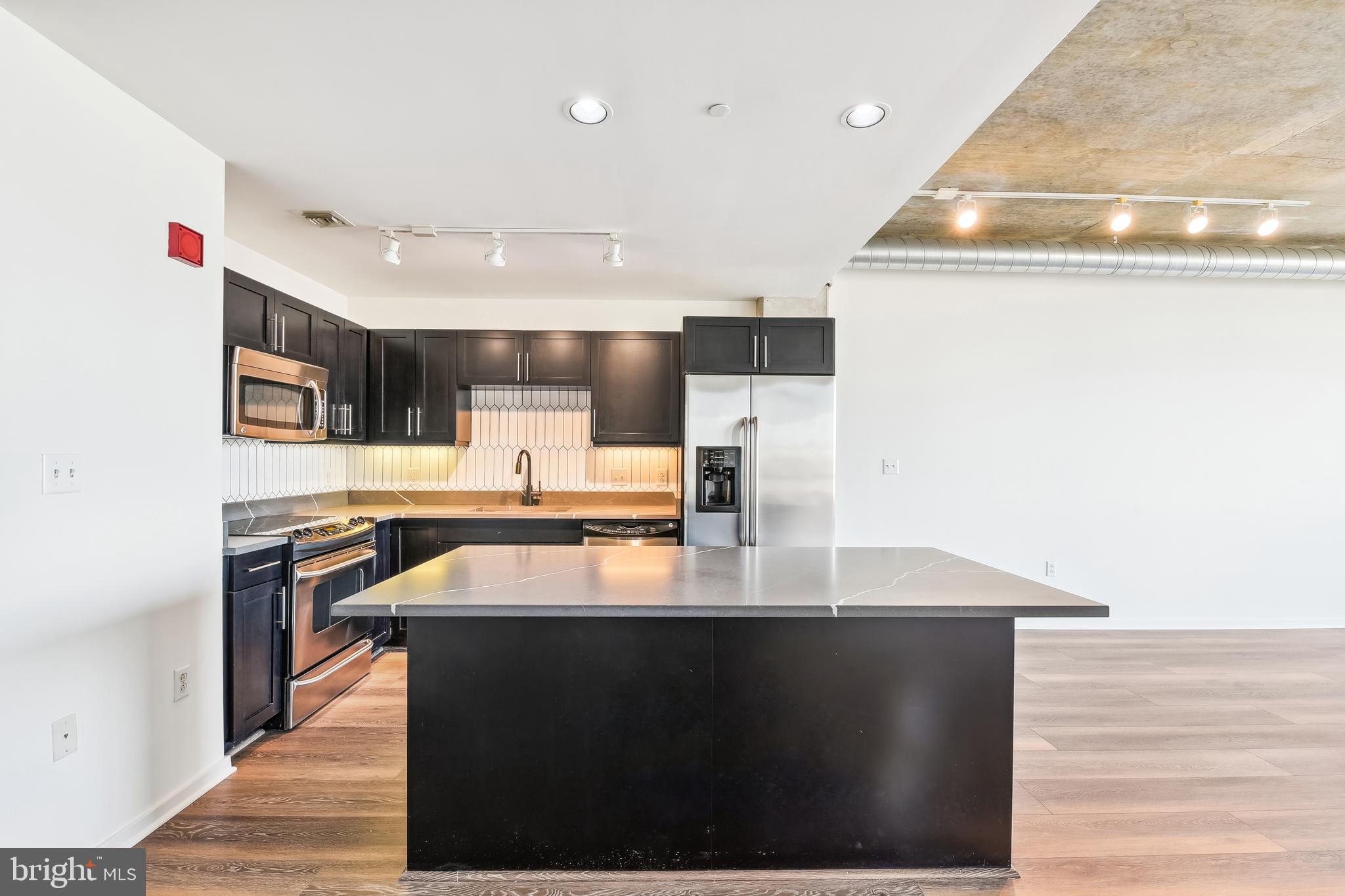 1200 Steuart St #429