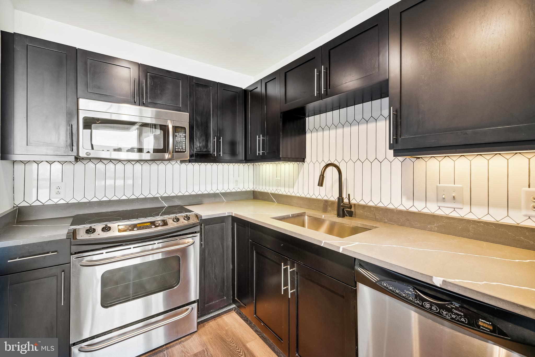 1200 Steuart St #429