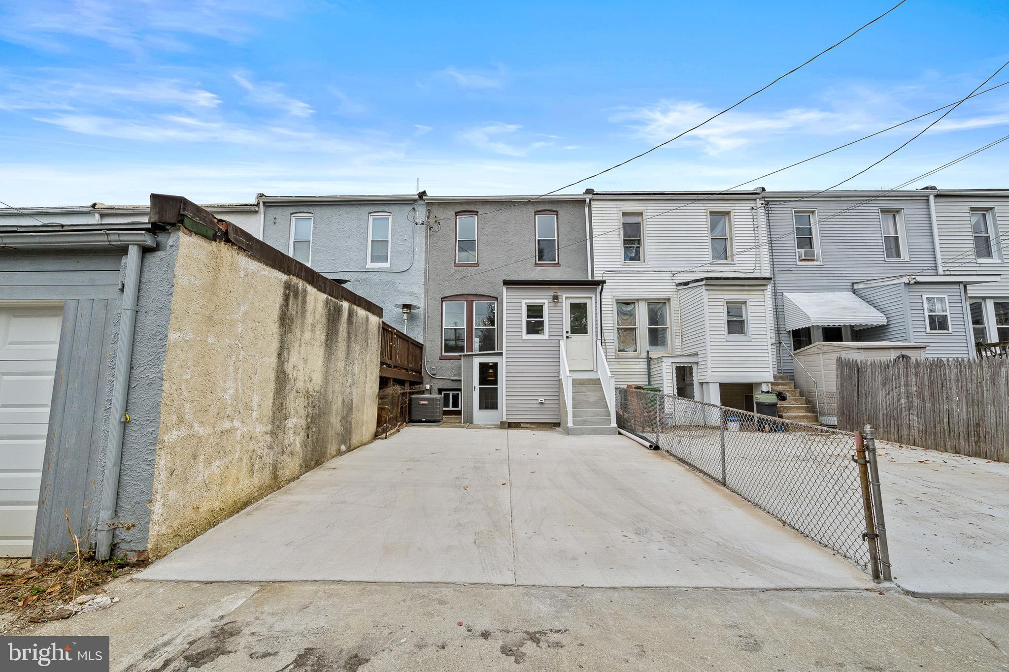 839 W 33rd St