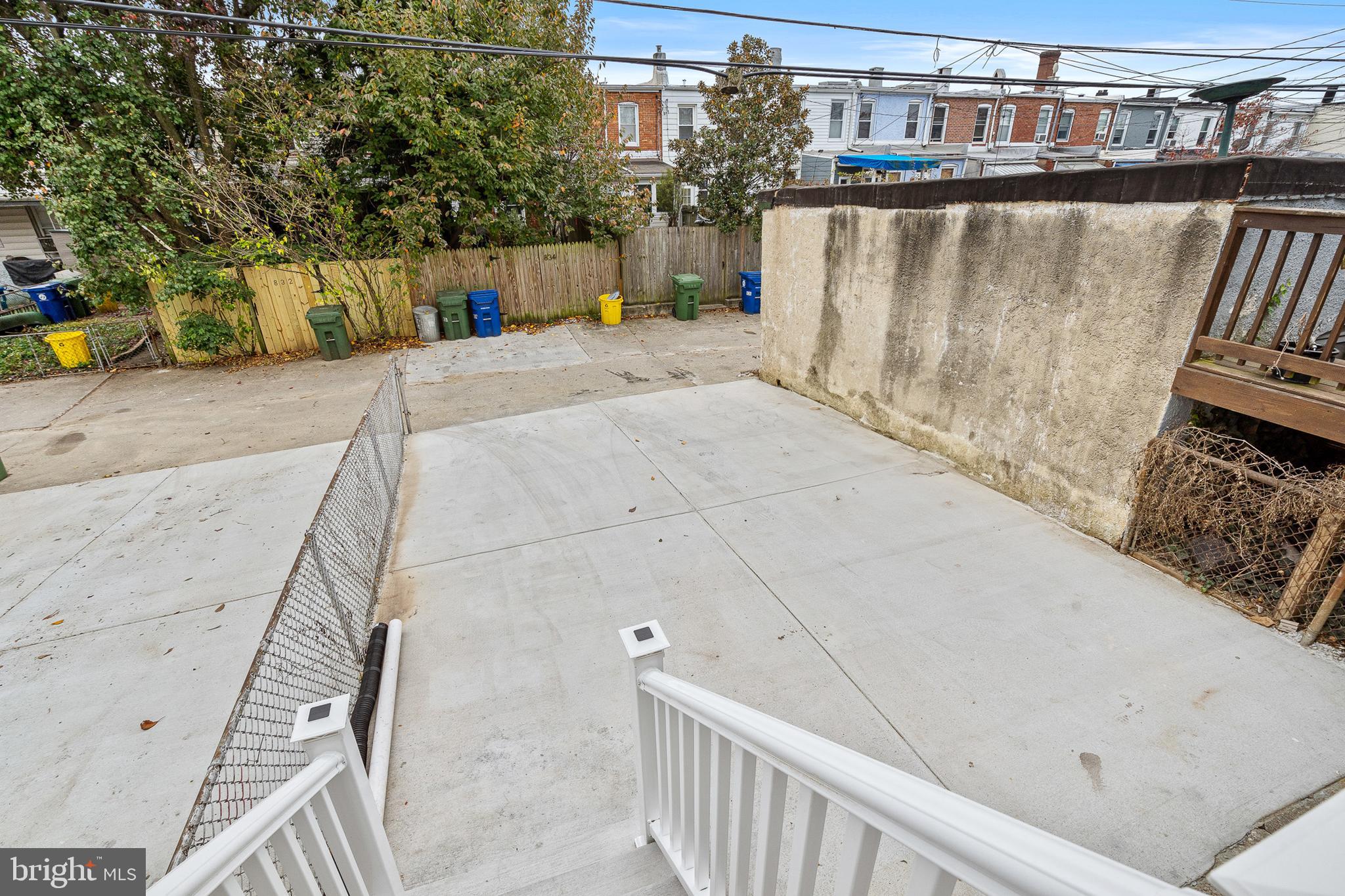 839 W 33rd St