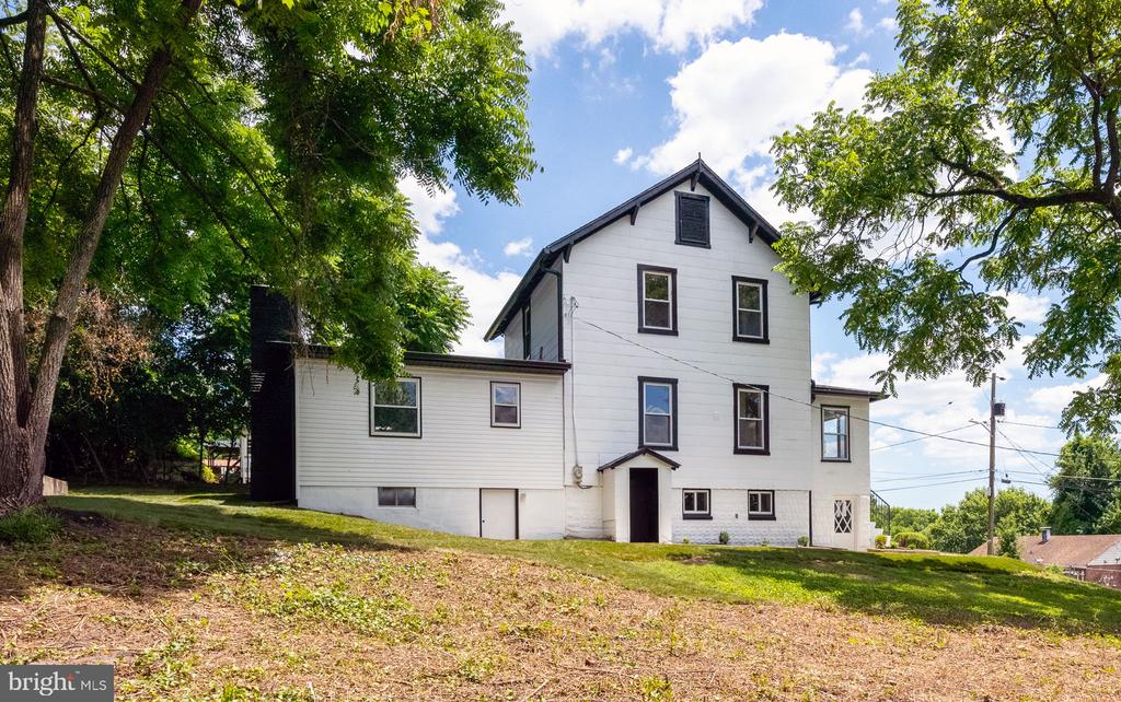 108 Ridge Ave