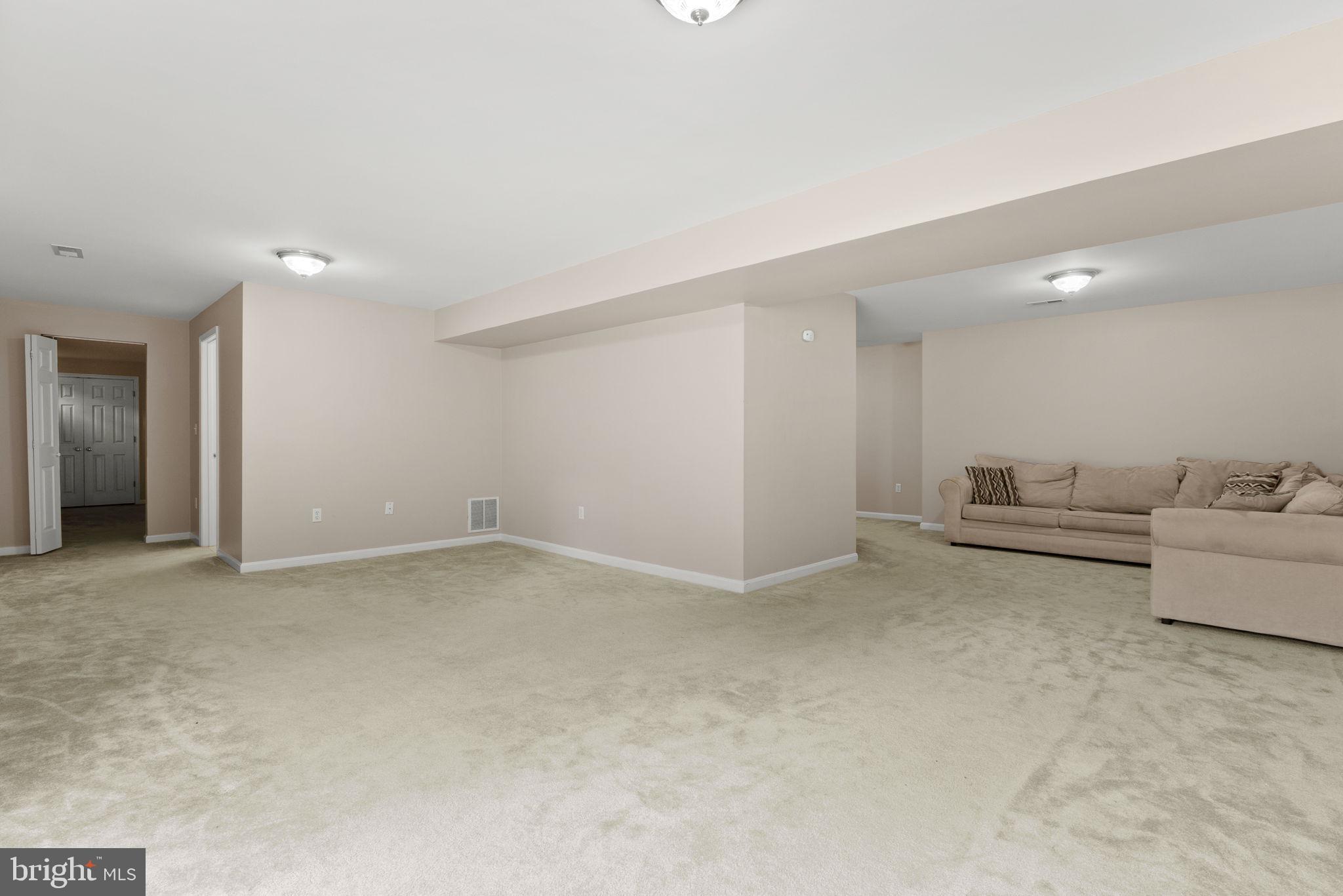 8203 Hart Ln
