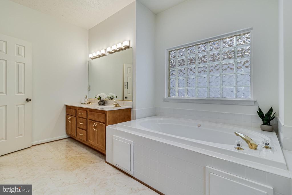 14625 BAR HARBOR COURT