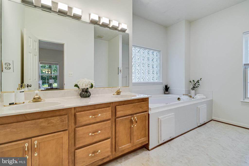 14625 BAR HARBOR COURT