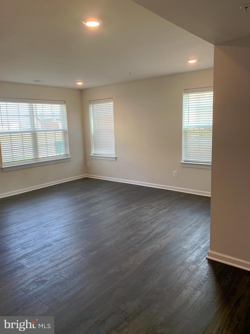 7112 MCHENRY MEWS
