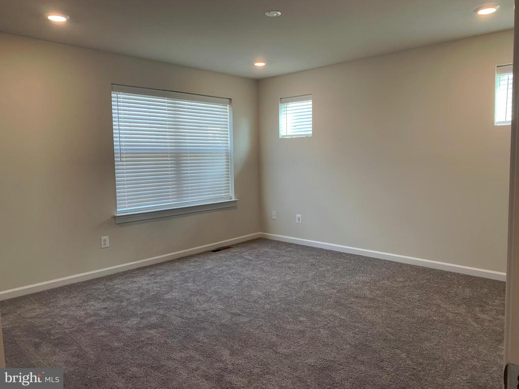 7112 MCHENRY MEWS