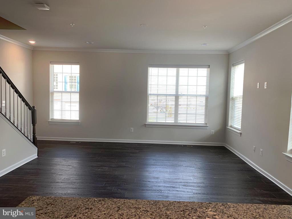 7112 MCHENRY MEWS