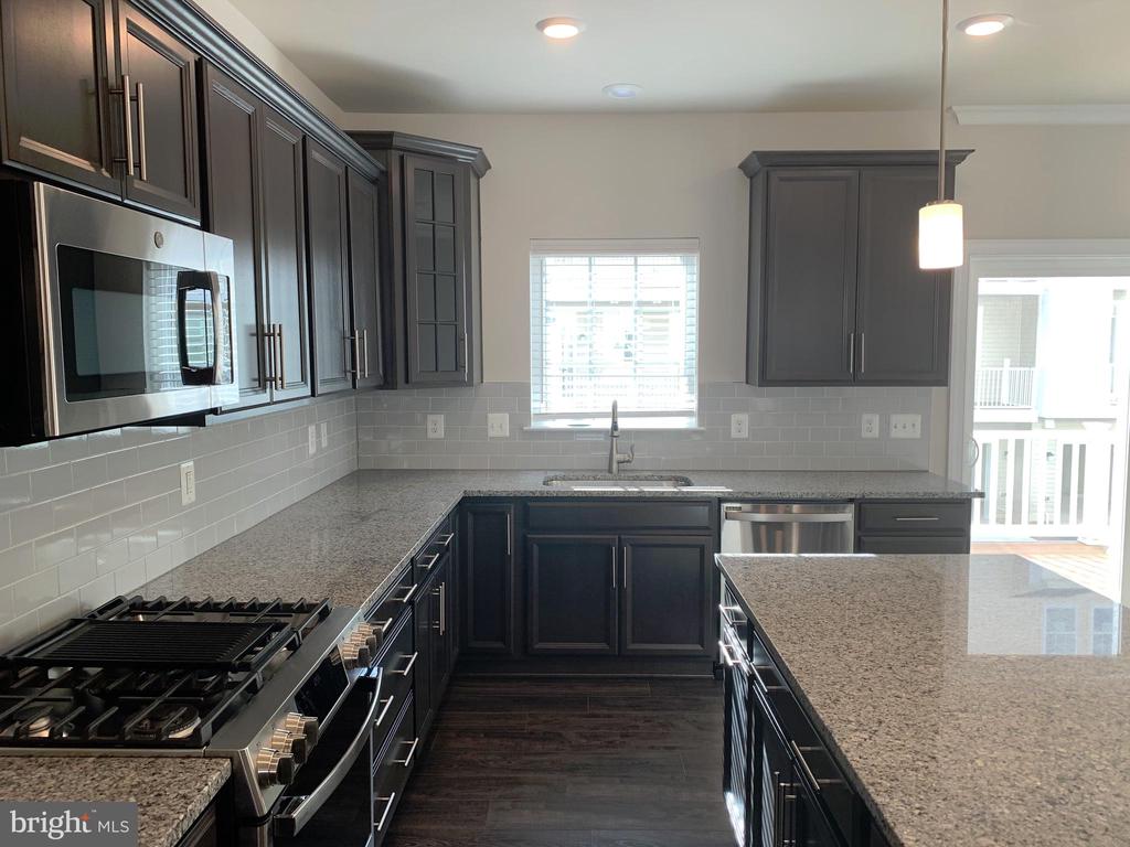7112 MCHENRY MEWS