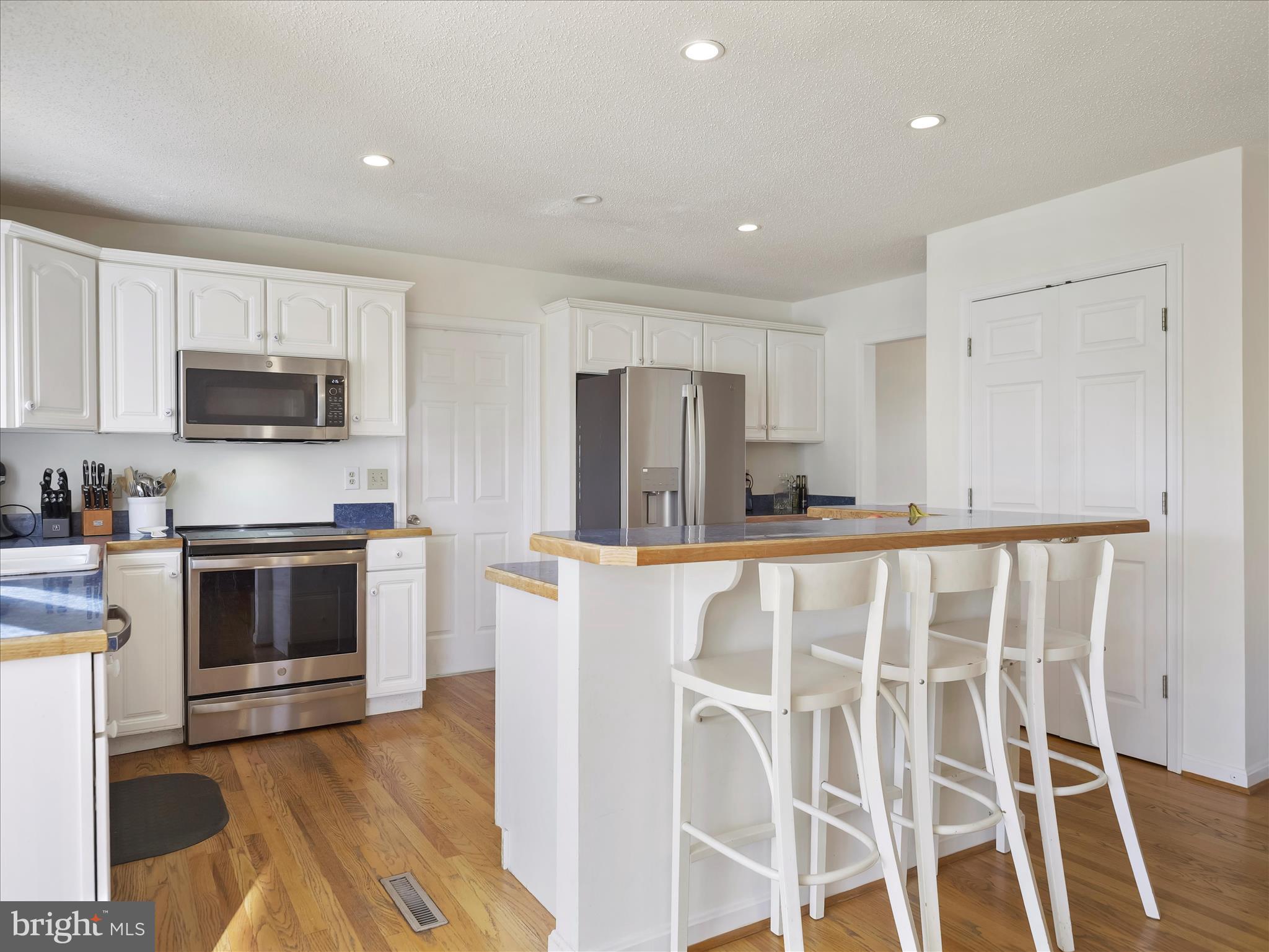 6527 MORNINGSIDE COURT