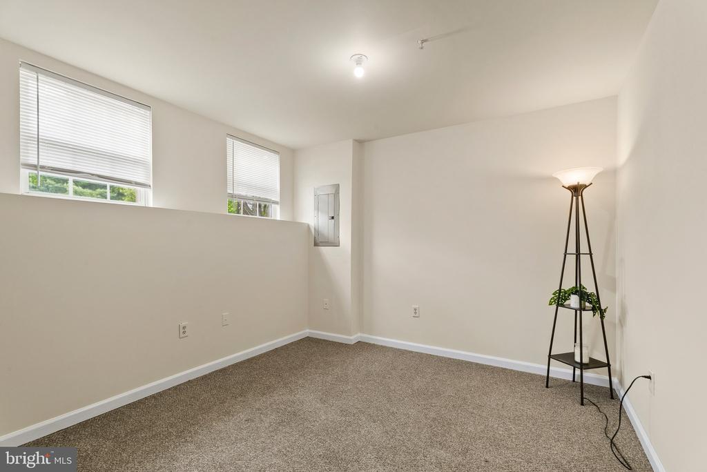 1709 WOODRUFF WAY