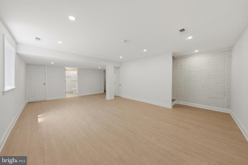 505 CARROLLTON DRIVE Unit: 17